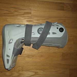 Grey Leg Cast with Adjustable Straps And Air Pump